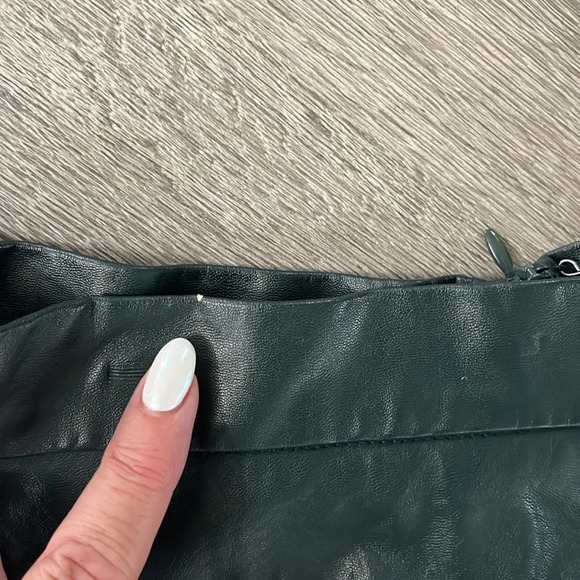 Forever 21 dark green faux leather skirt Large - Picture 4 of 5